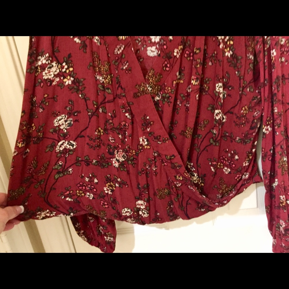 🌎SOLD🌎Deep Red Floral Print Blouse - Picture 5 of 6